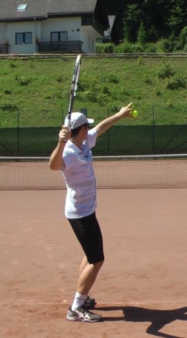 serve-in-head Service motion in tennis