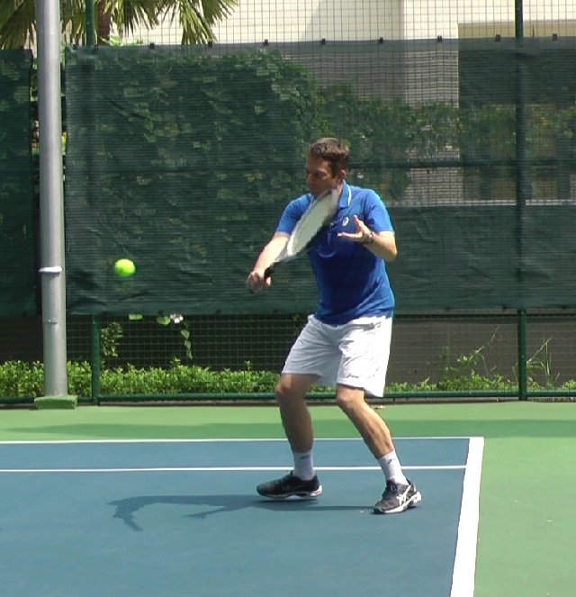 returning-fast-serve returning a fast tennis serve