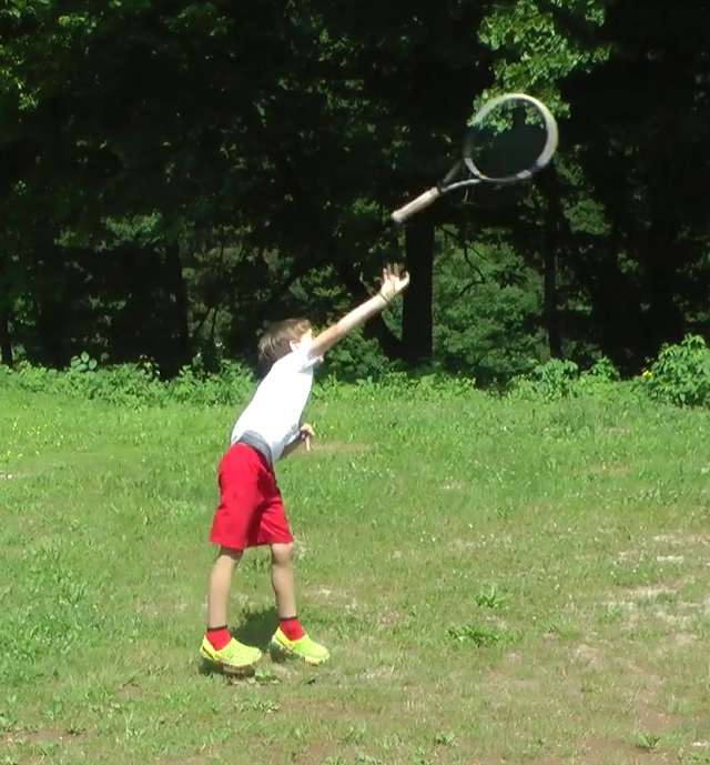 throwing-racquet throwing a racquet for biomechanics