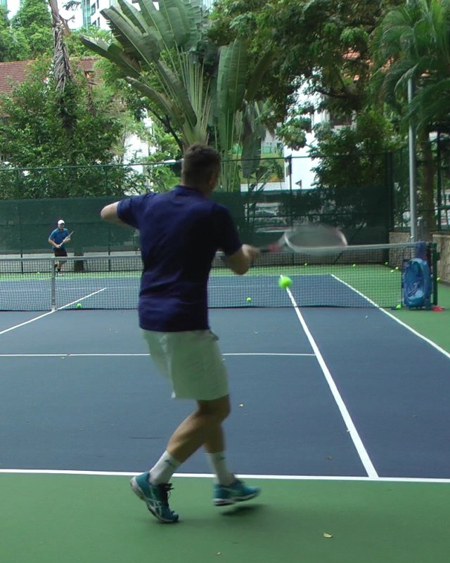 arms and legs coordination on forehand