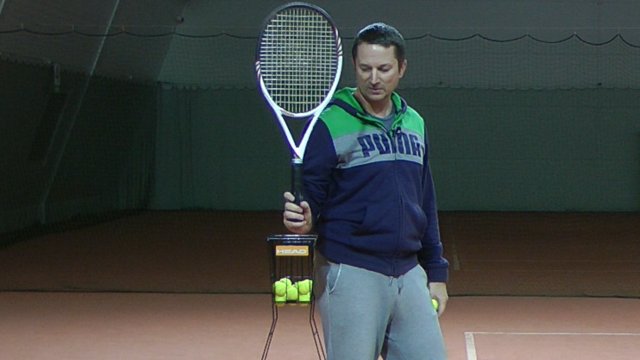 fingers on the forehand