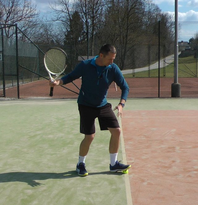 soft-ball-drill proprioception tennis drill for balance