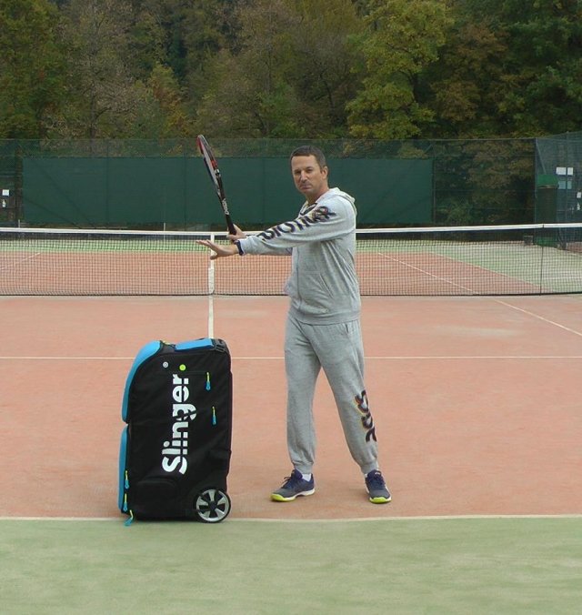 correct-left-arm correct position of left arm on forehand