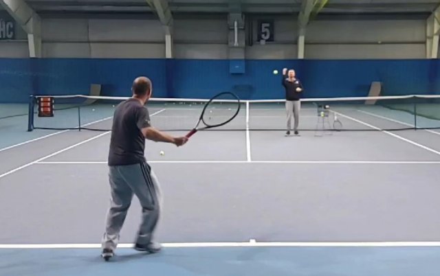 throw-feed hand feed of tennis ball