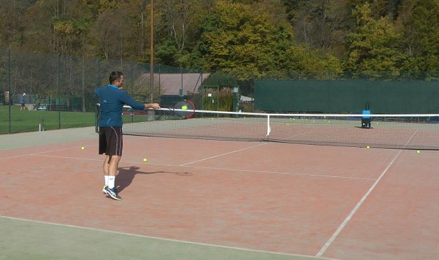 top-bounce hitting forehand on top of the bounce