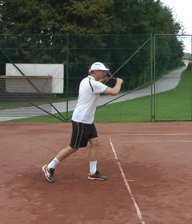 back foot holding hips back