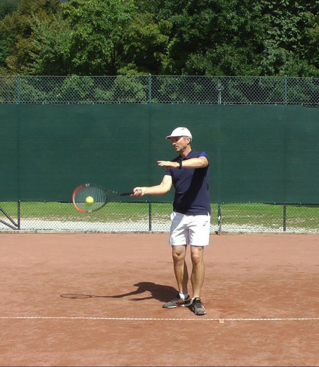 good forehand shoulder rotation