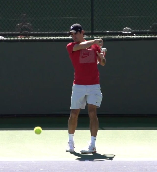 tucked-in-arm tucked in non-hitting arm on forehand