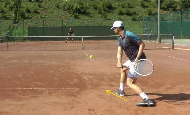 1h-backhand-foot one-handed backhand front foot