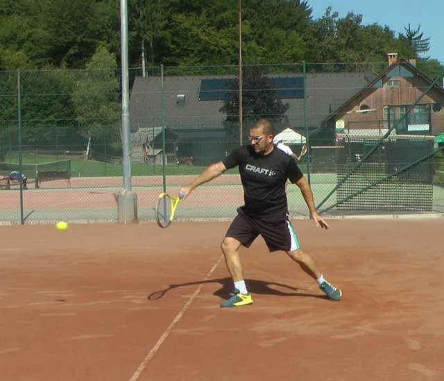 1h-backhand-wrist one-handed backhand stable wrist