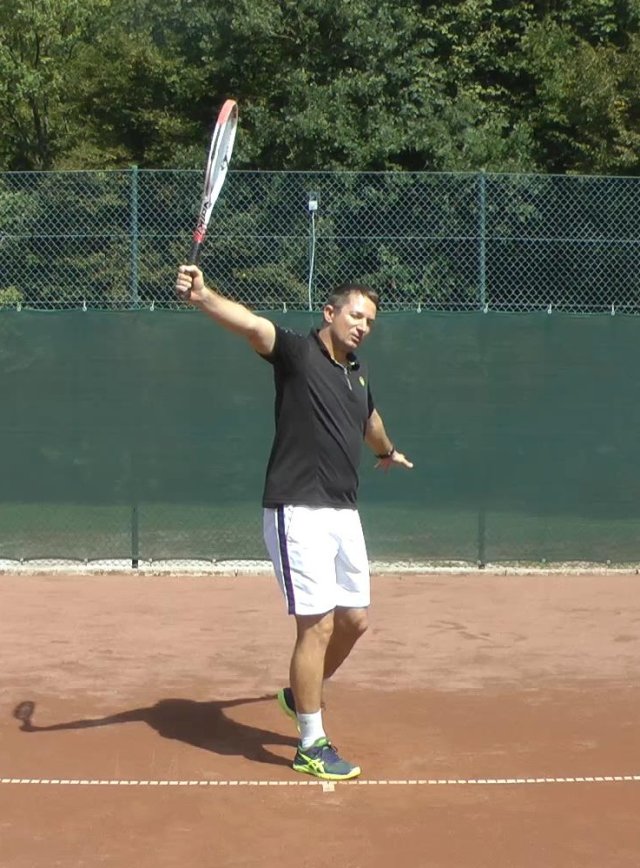 one-handed-backhand-finish one handed backhand follow-through