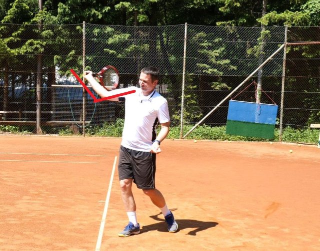 1h-backhand-poor-spin incorrect attempt to spin the ball on the backhand