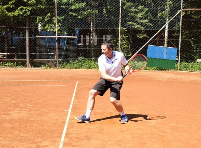 1h-backhand-short-backswing 1h backhand short backswing