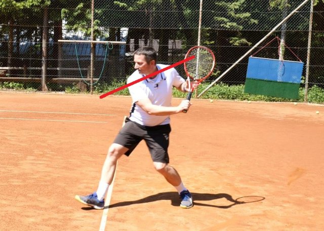 1h-backhand-shoulders shoulder dip on the backhand