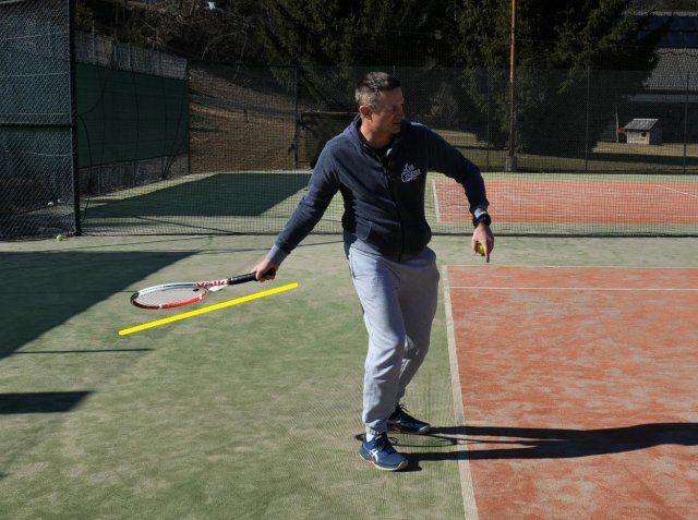 forehand stiff wrist