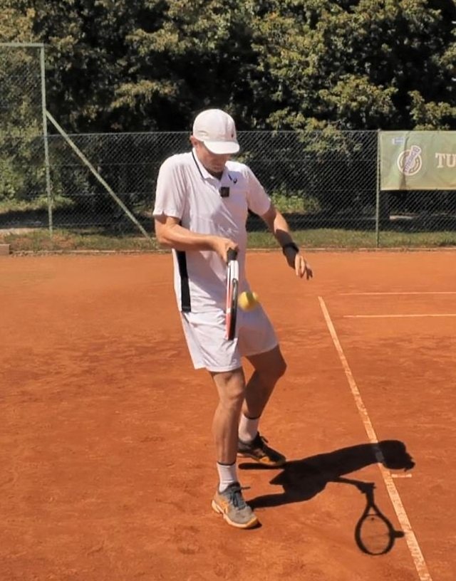 hitting forehand late
