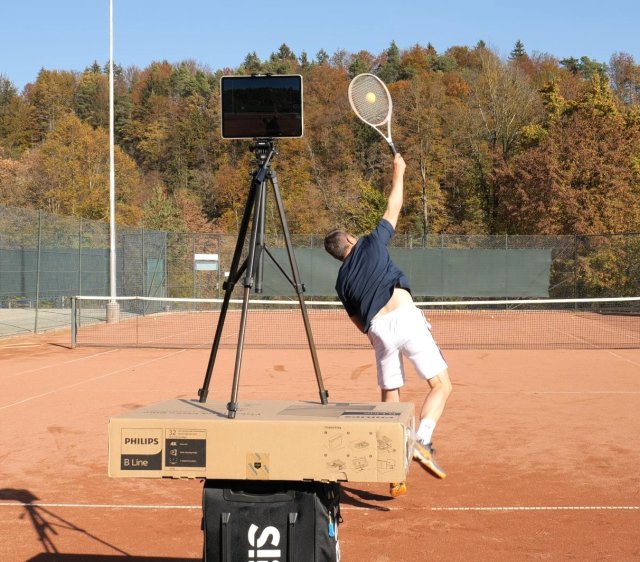 serve-slow-motion tennis serve in slow motion